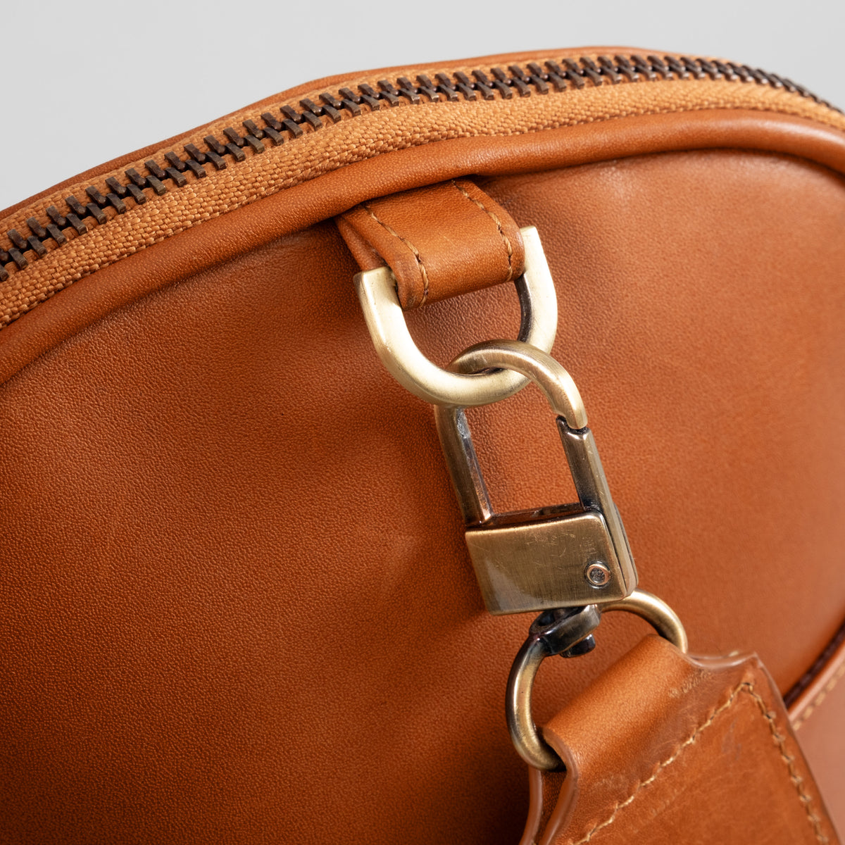 Lawza Sling Bag